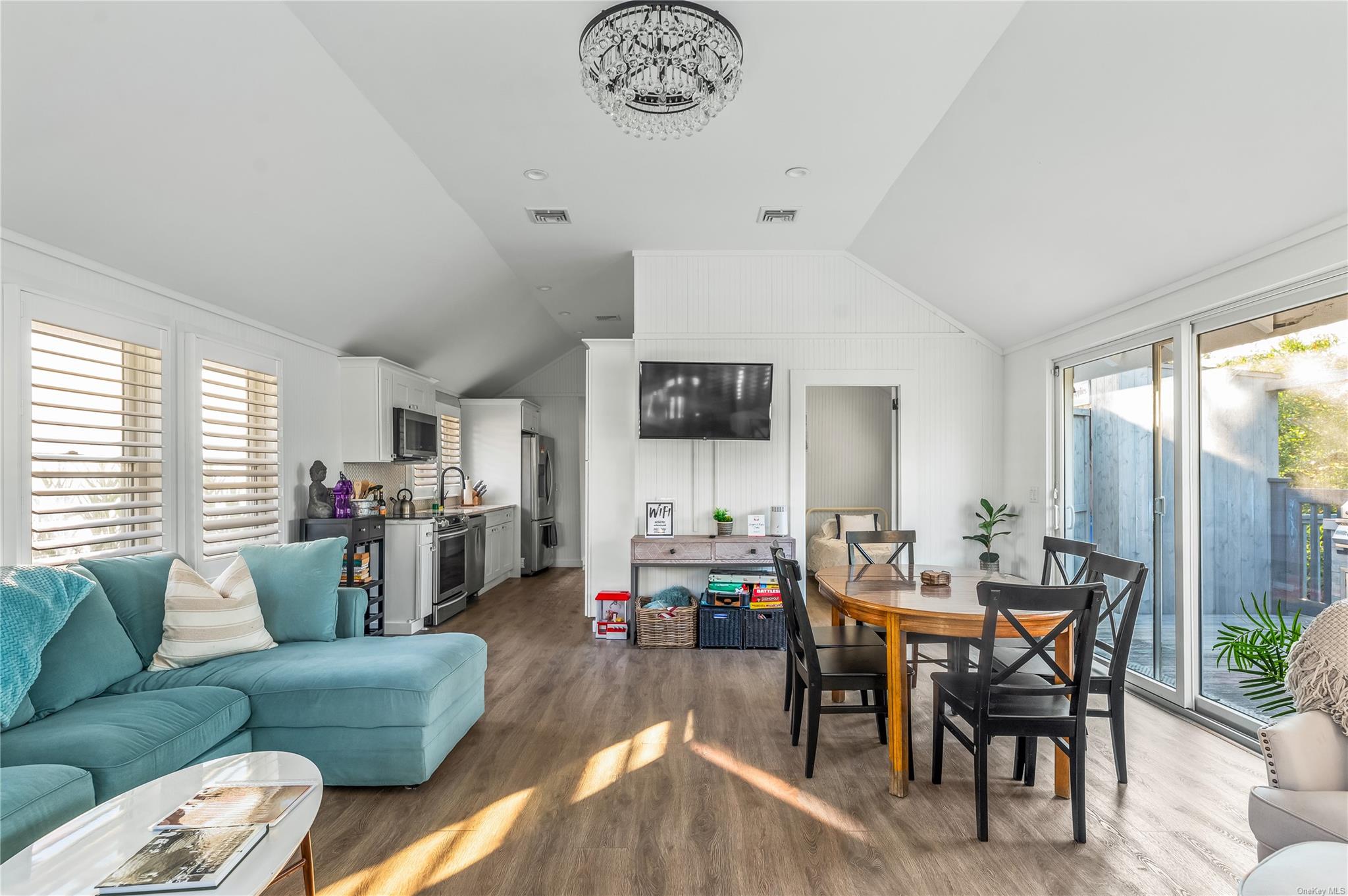 311 Wilmot Road Property Photo 10