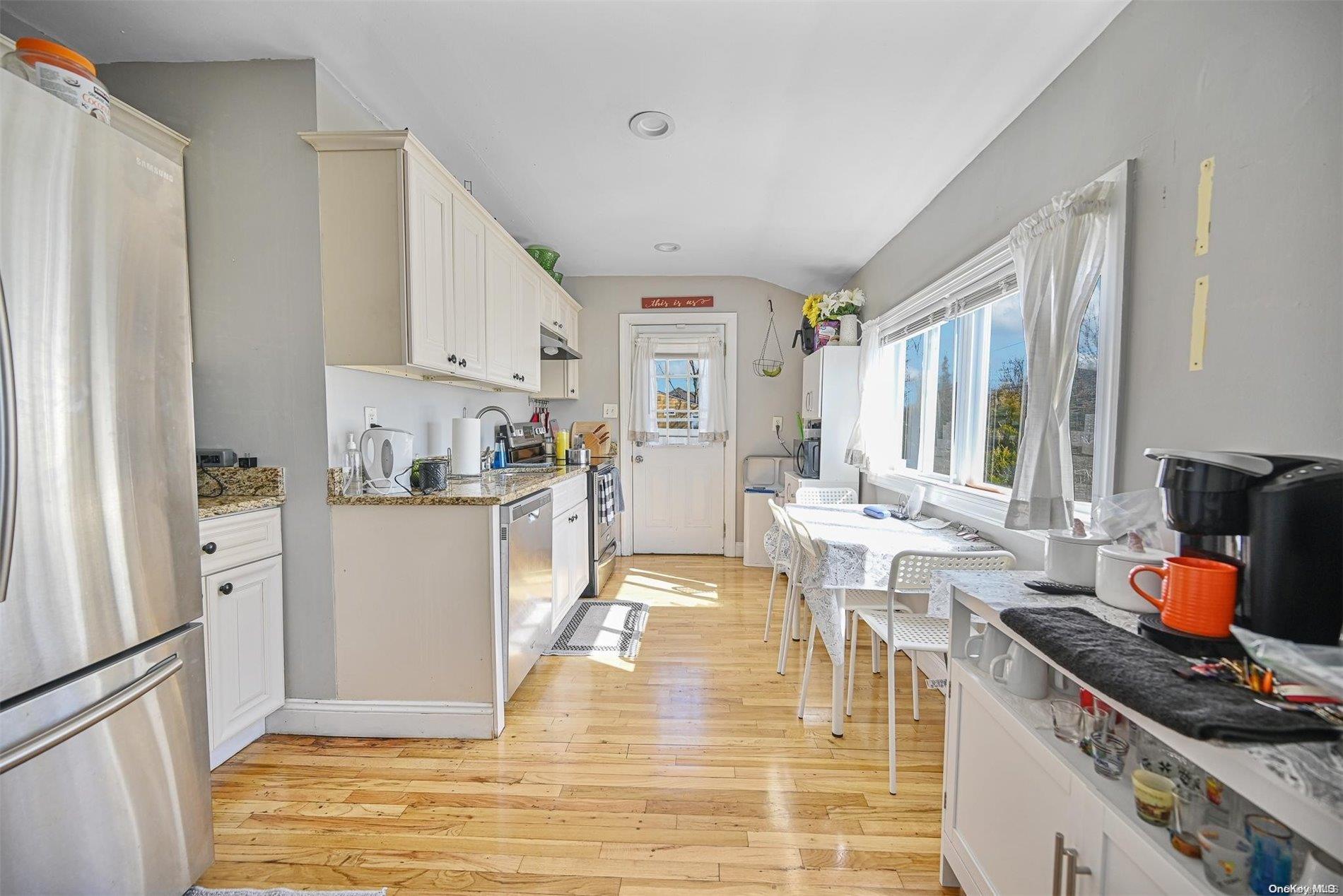39 E Walnut Street Property Photo 6