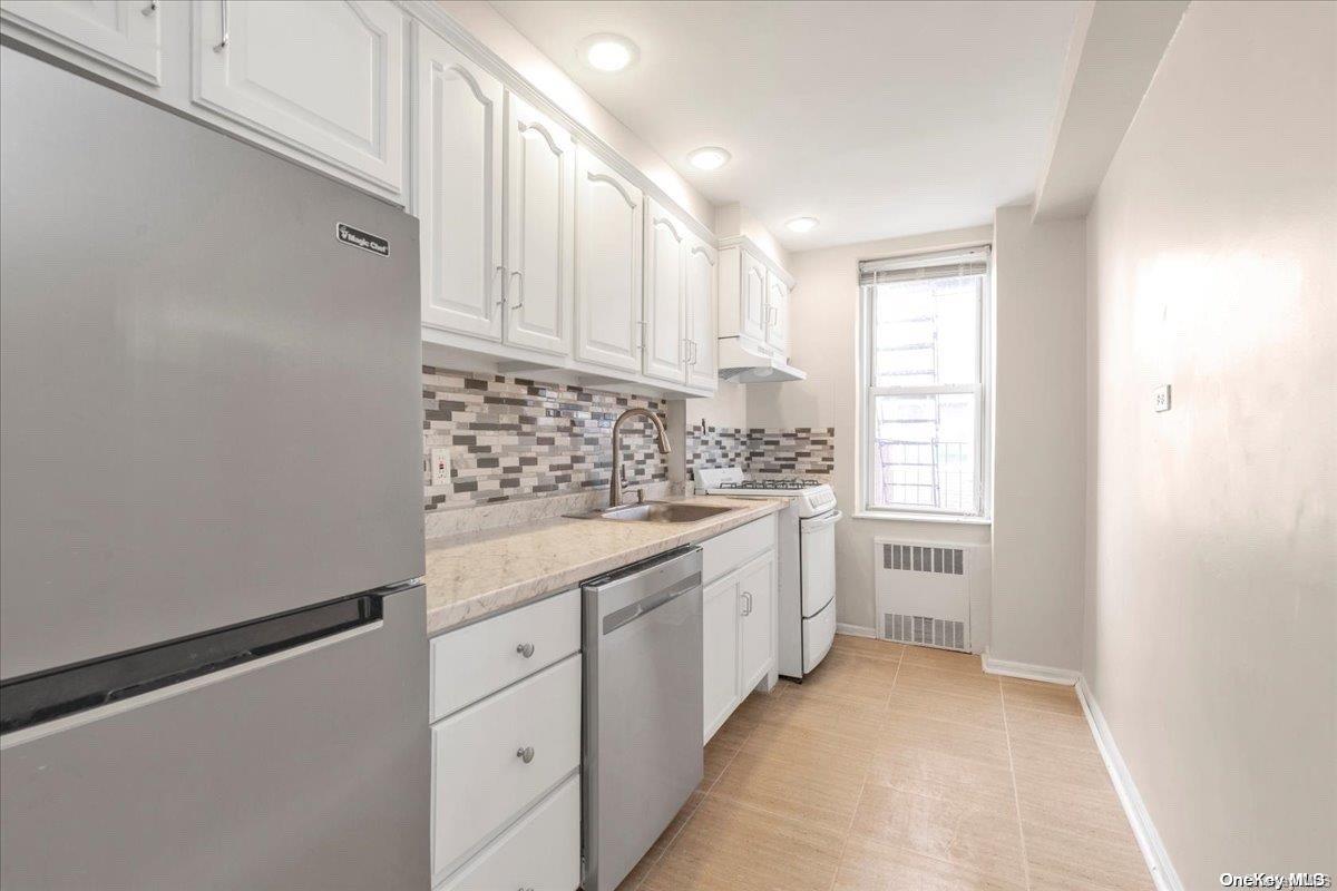 39-40 52nd Street 5E Property Photo 1