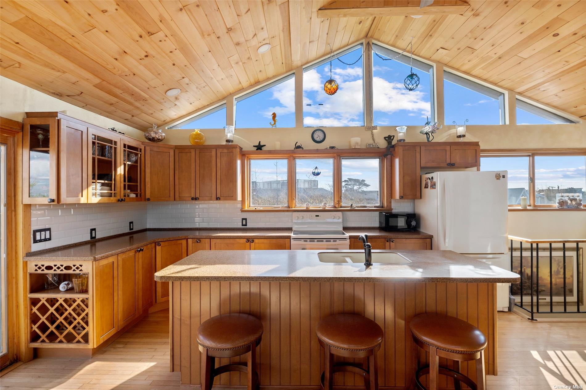 50 Clipper Roadway Property Photo 4
