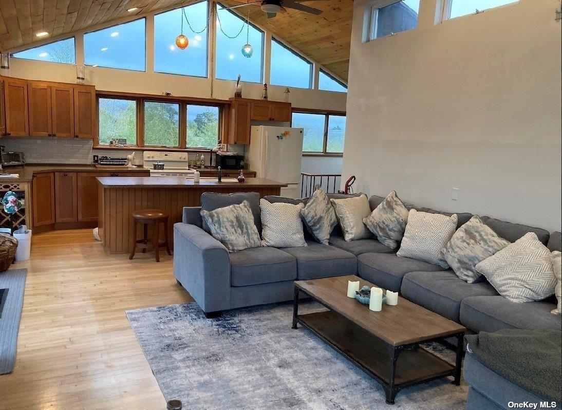 50 Clipper Roadway Property Photo 5