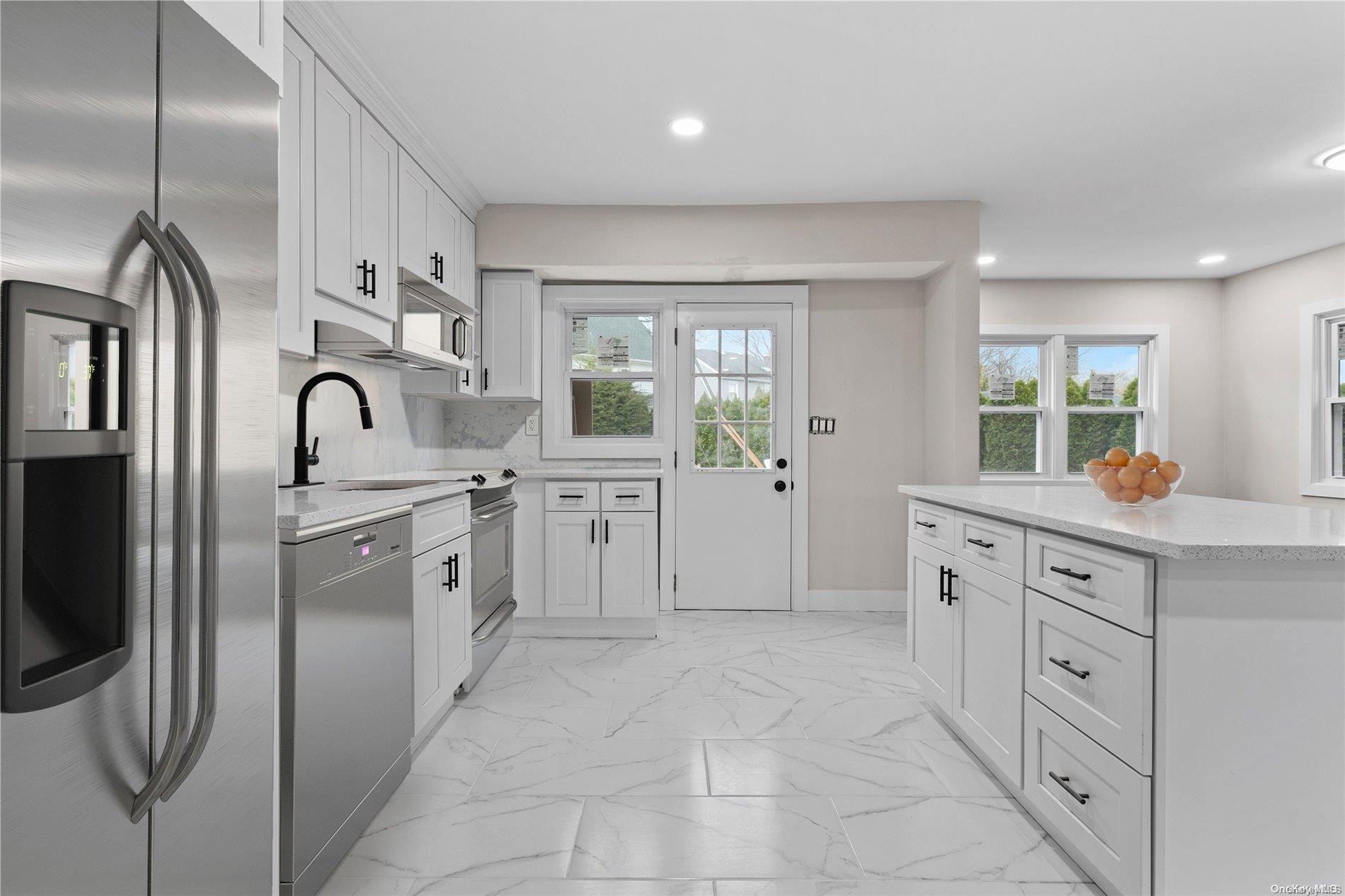 77 Floral Parkway Property Photo 3