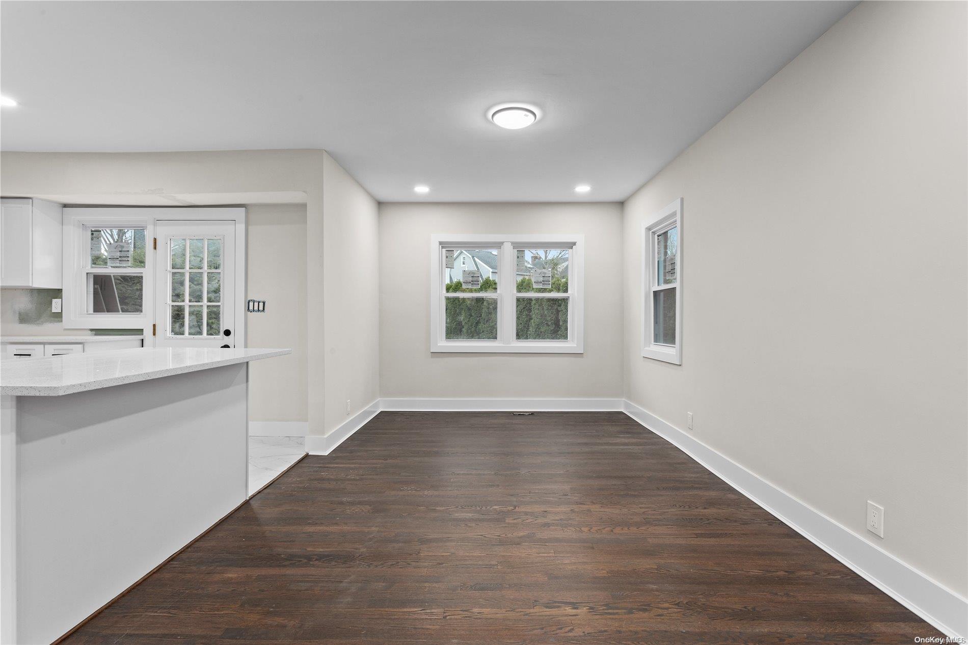 77 Floral Parkway Property Photo 6