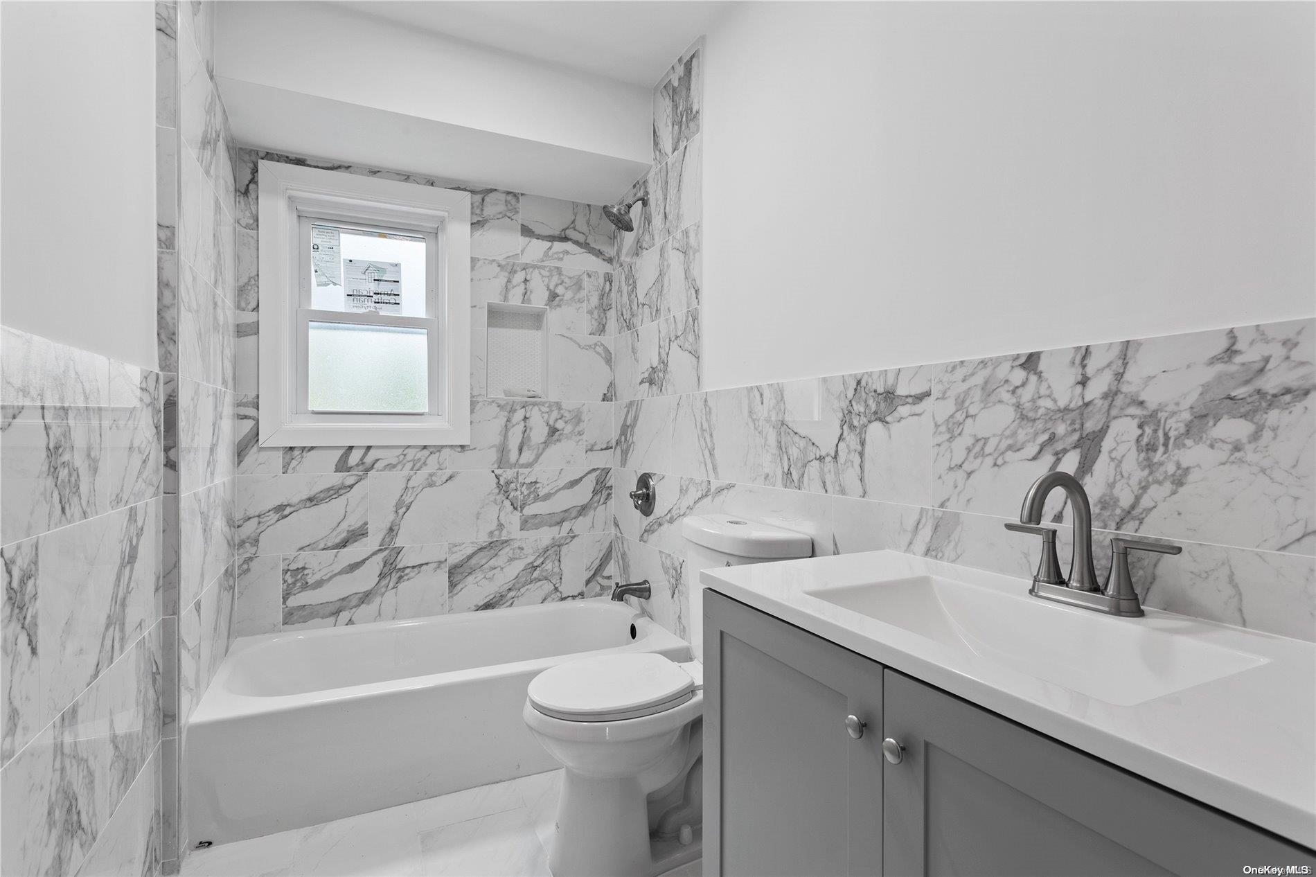 77 Floral Parkway Property Photo 8