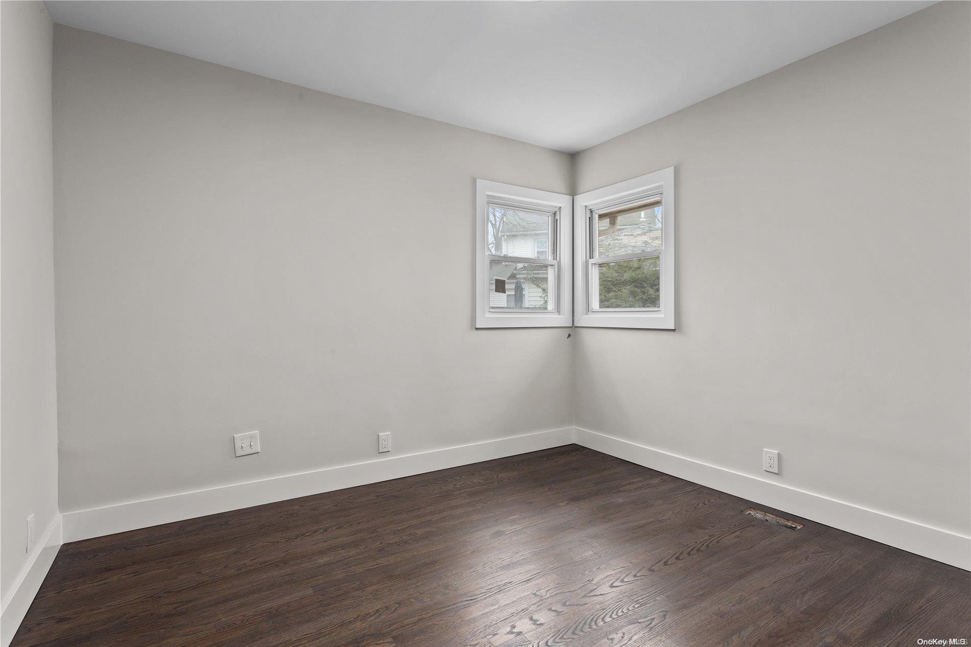 77 Floral Parkway Property Photo 9