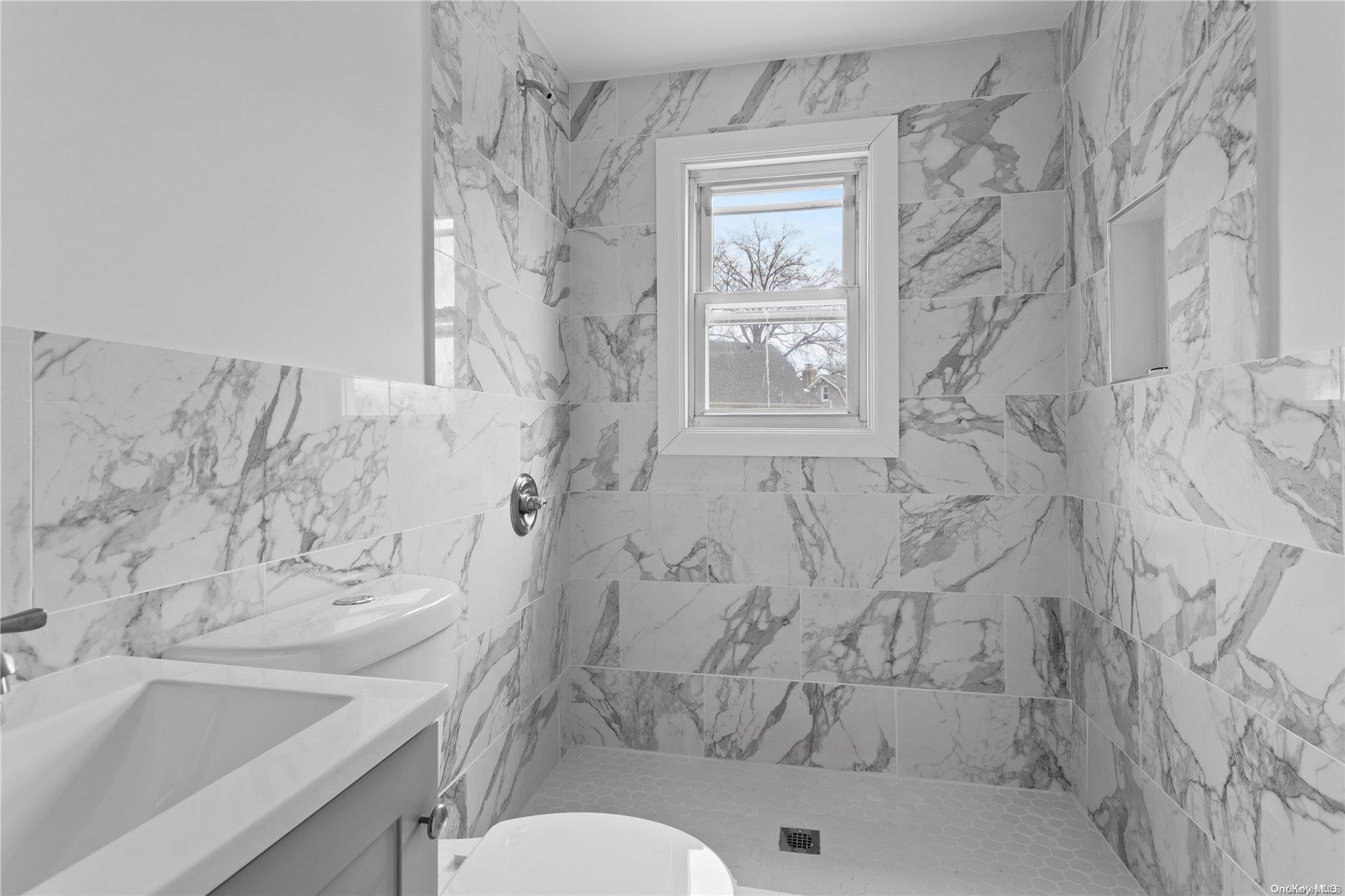 77 Floral Parkway Property Photo 12