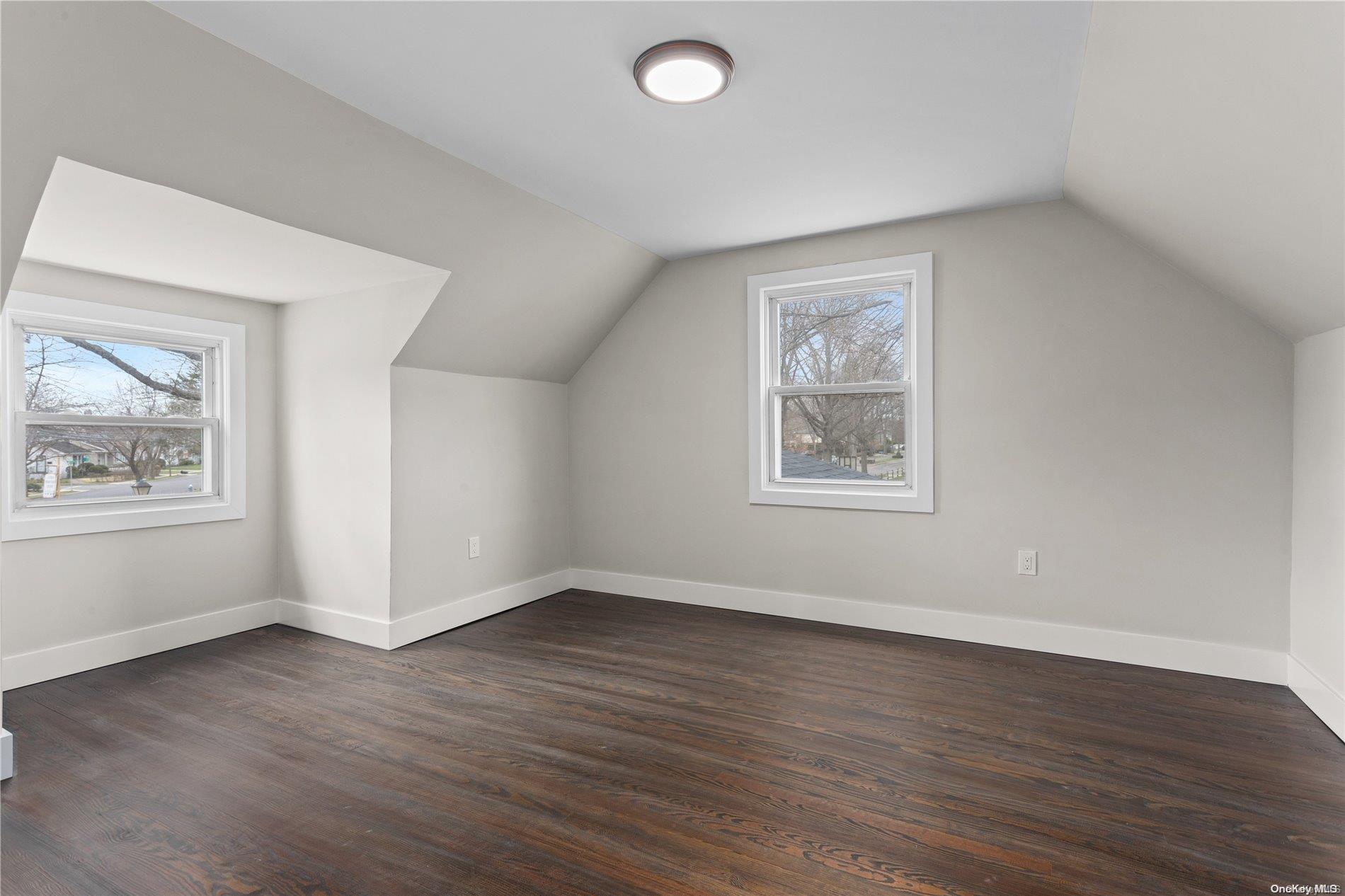 77 Floral Parkway Property Photo 13