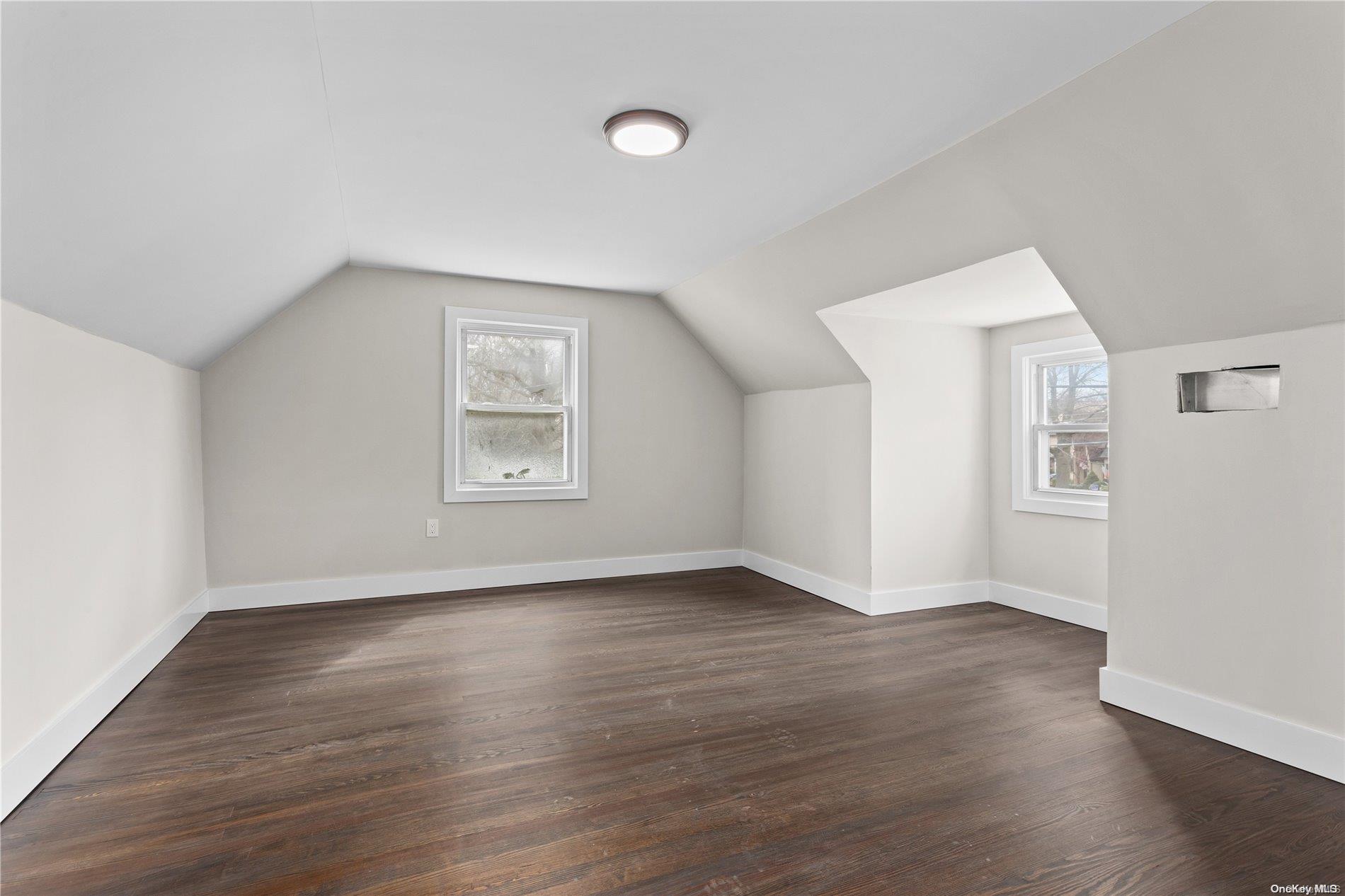 77 Floral Parkway Property Photo 14