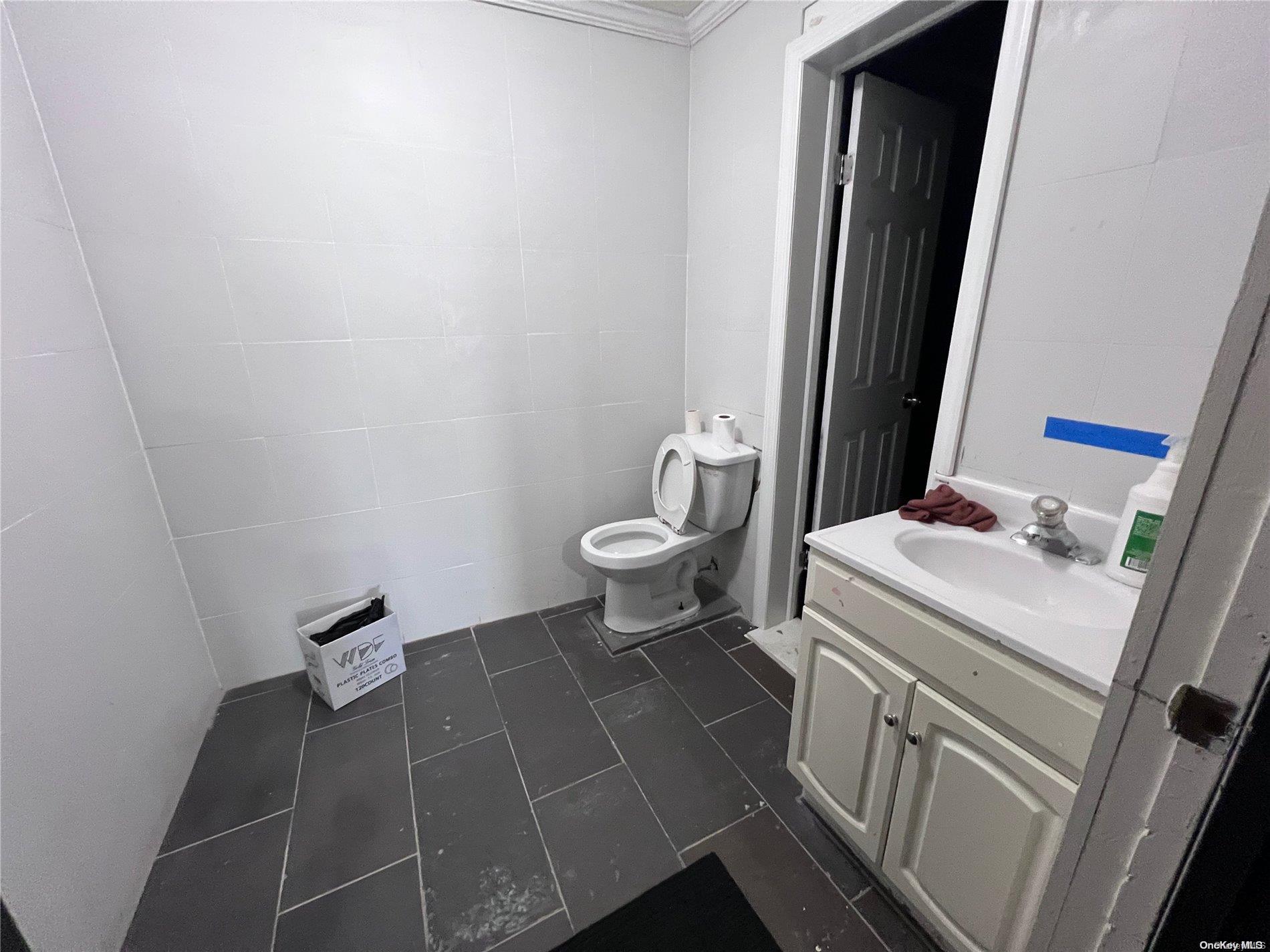 212-53 Jamaica Avenue Property Photo 5