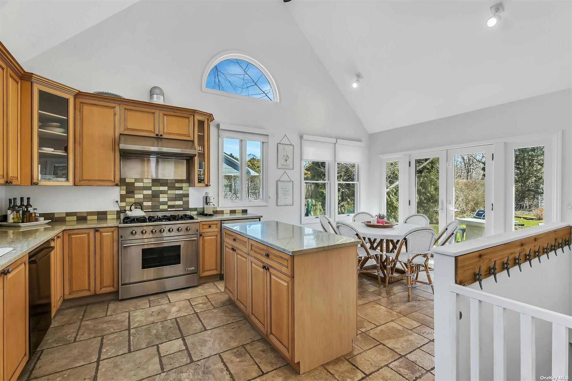 6 Nidzyn Avenue Property Photo 10