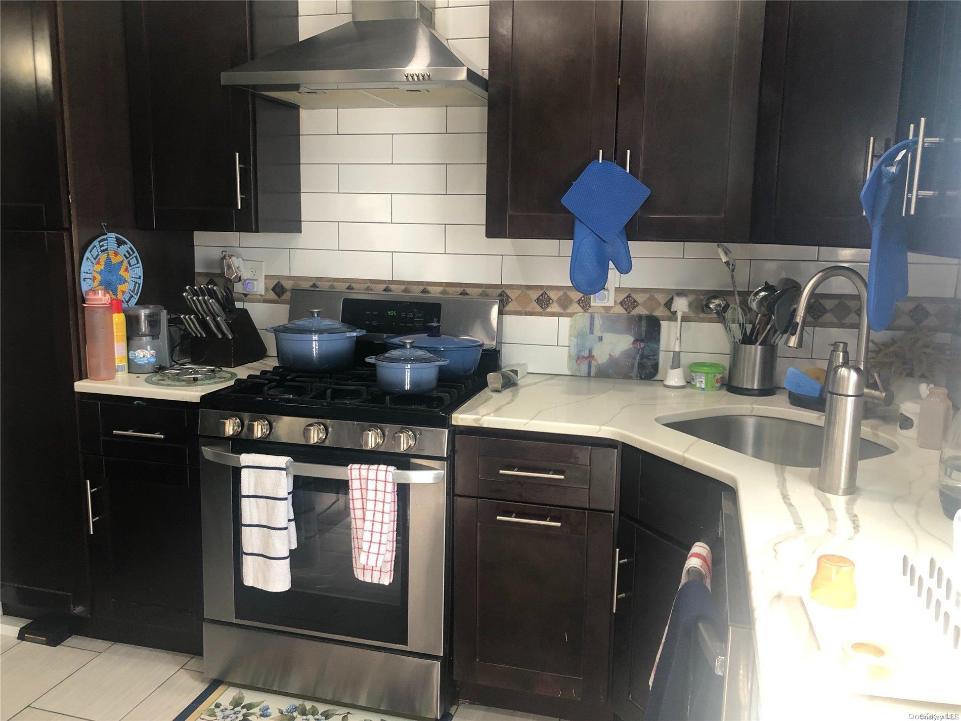 1684 Troy Avenue Property Photo 8