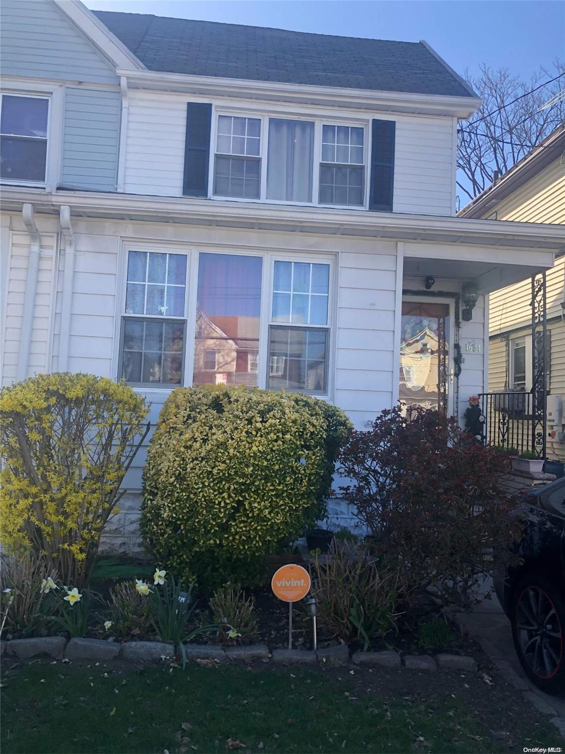 1684 Troy Avenue Property Photo 10