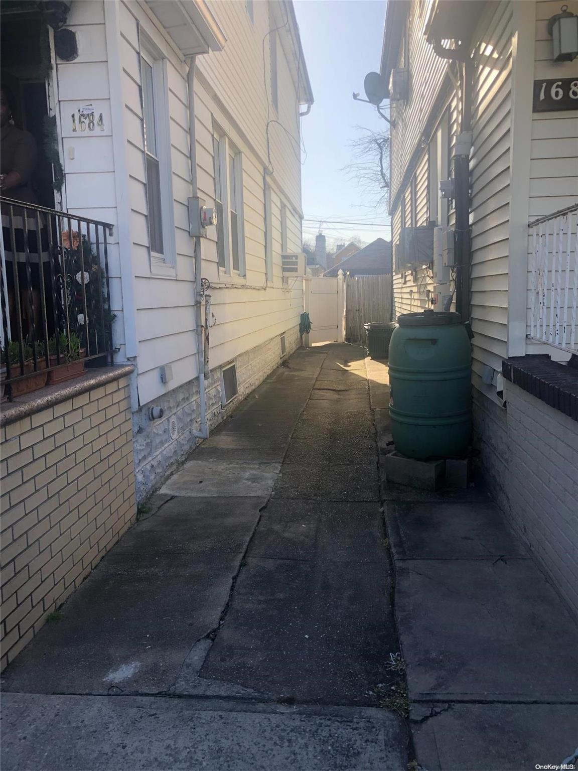 1684 Troy Avenue Property Photo 19