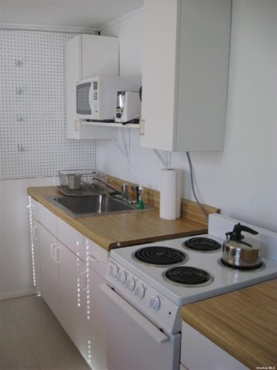 66 Dune Road Property Photo 3