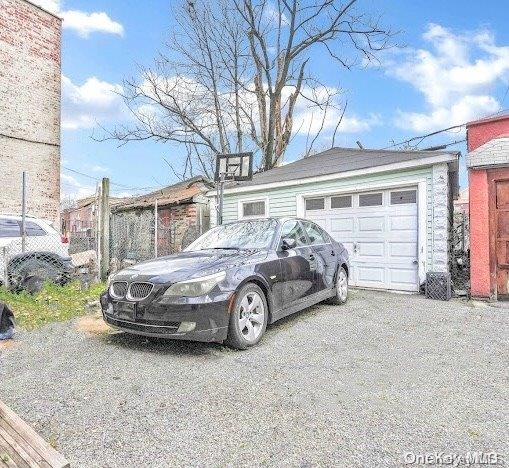 145 E 38th Street Property Photo 10
