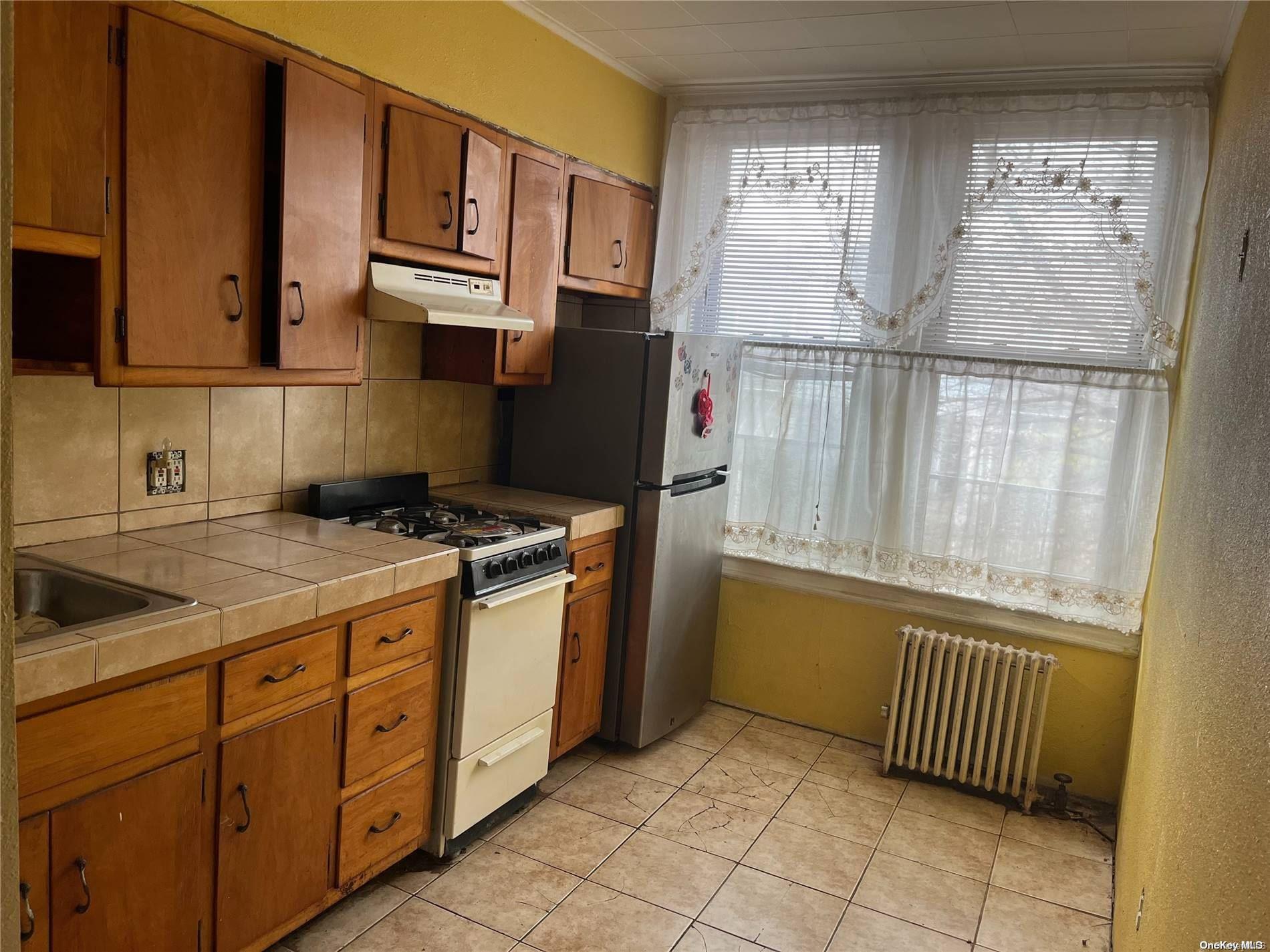 523 Ridgewood Avenue Property Photo 6