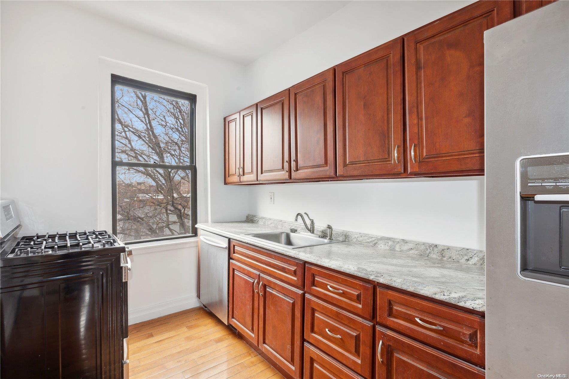 21-57 33rd Street 4d Property Photo 5