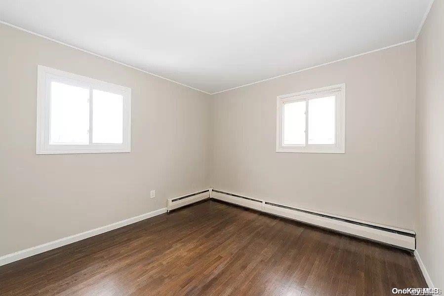 587 S Bayview Avenue Property Photo 1