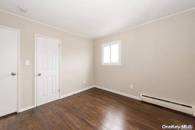 587 S Bayview Avenue Property Photo 2