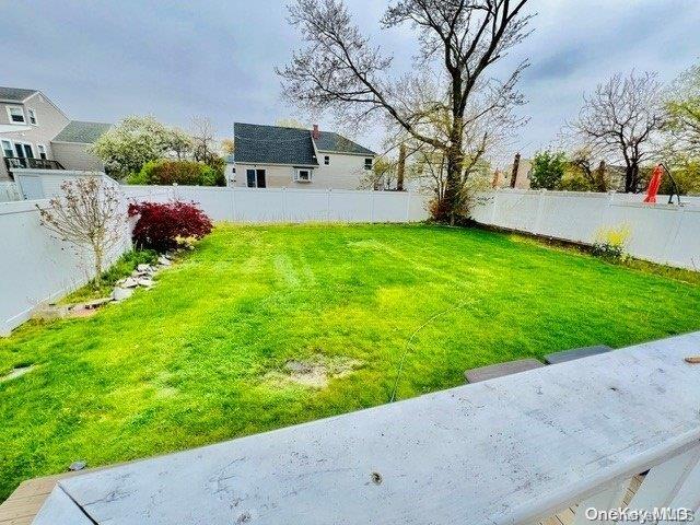 587 S Bayview Avenue Property Photo 11
