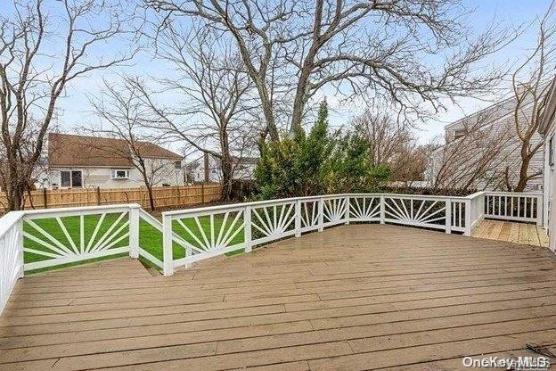 587 S Bayview Avenue Property Photo 16
