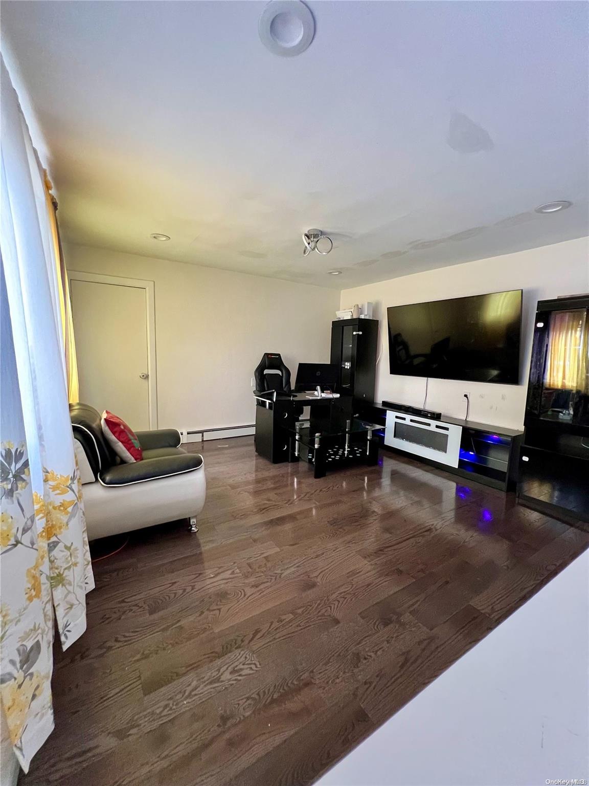 587 S Bayview Avenue Property Photo 29