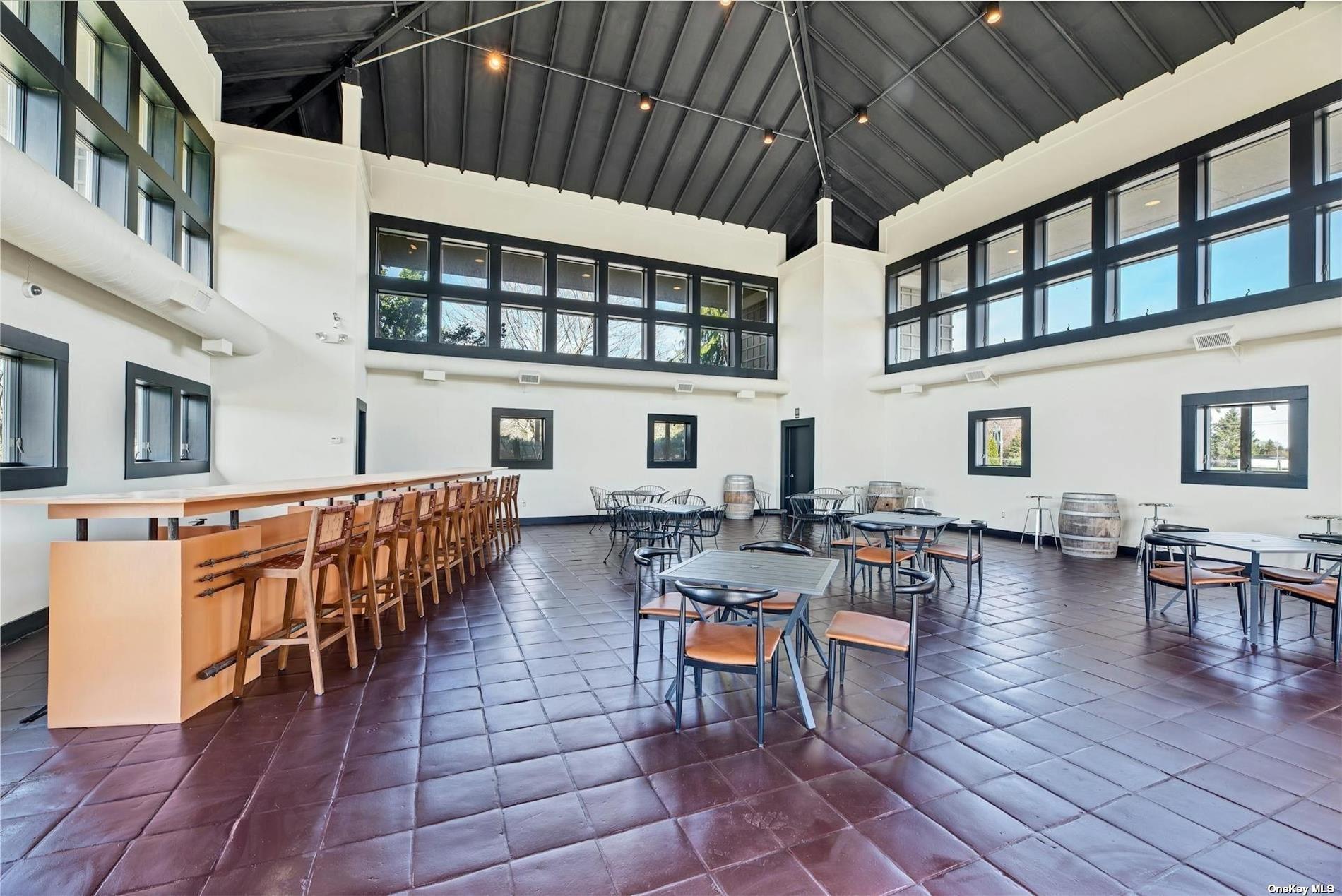 18910 Middle Road Property Photo 6