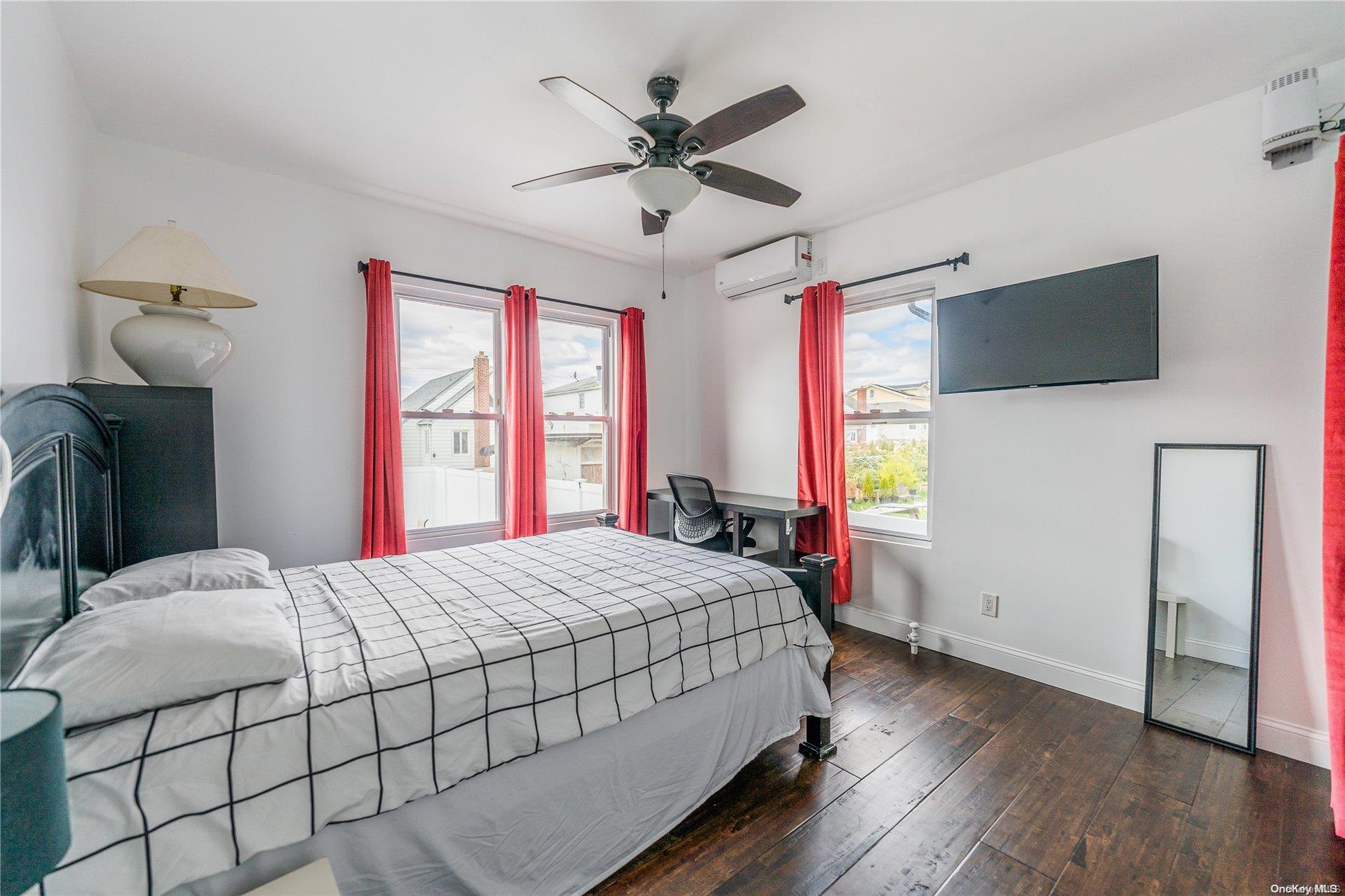 162-28 96th Street Property Photo 4