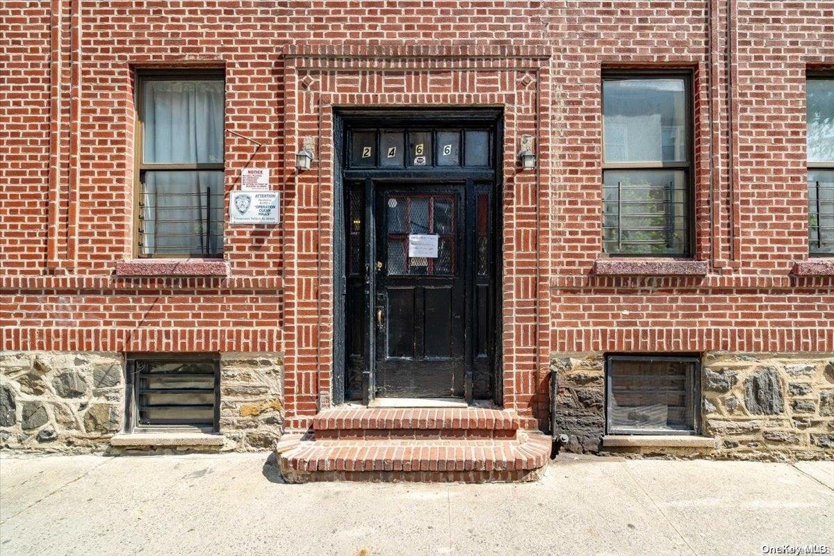 2466/2468 Beaumont Avenue Property Photo 2