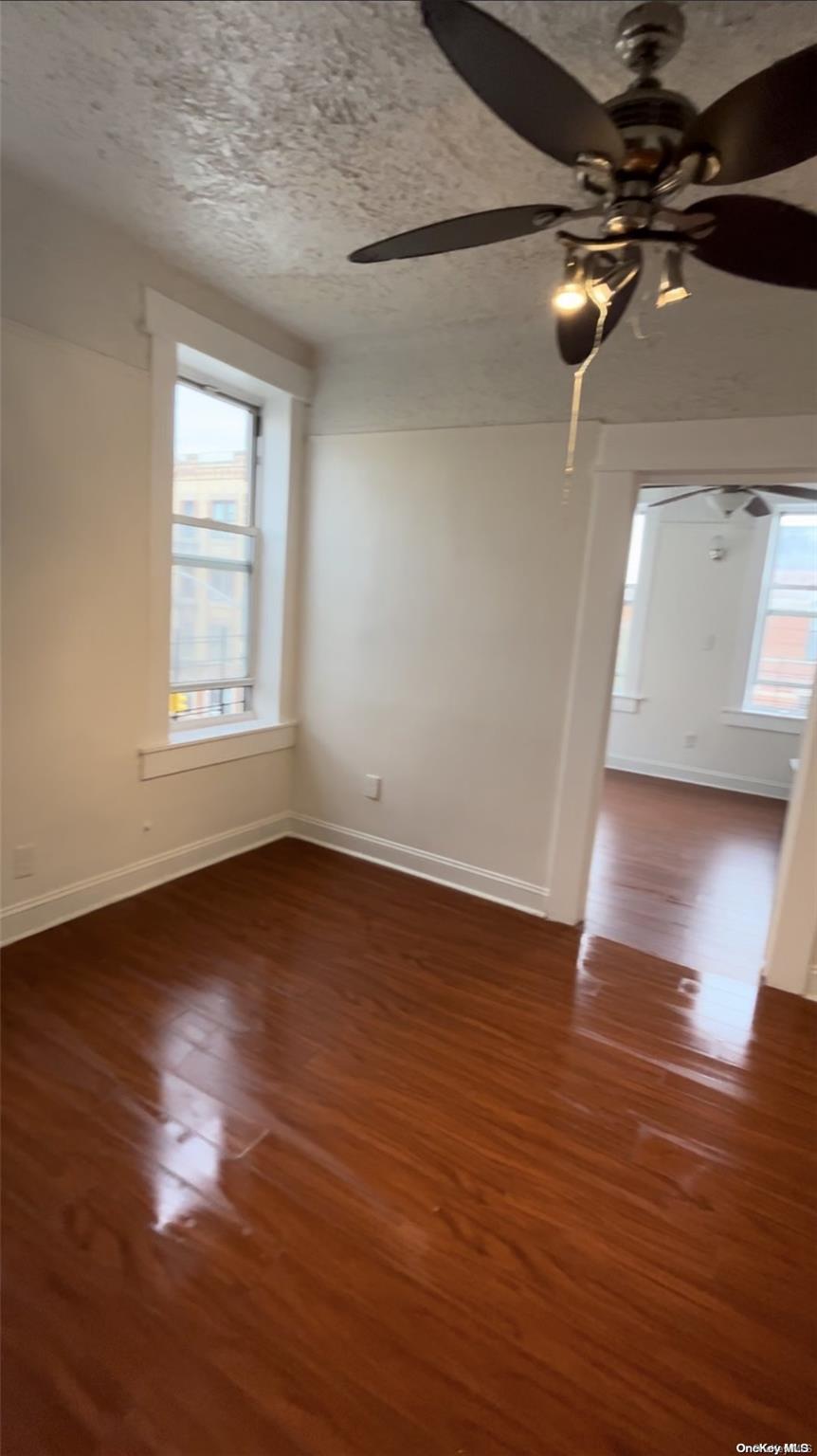 16-83 Woodbine Street Property Photo 9