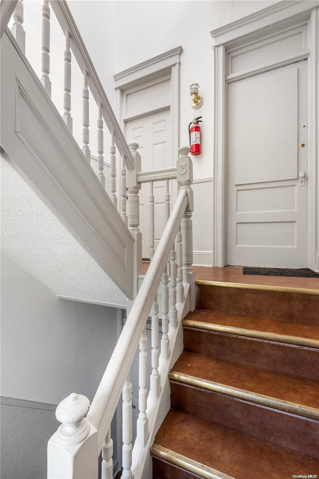 16-83 Woodbine Street Property Photo 11