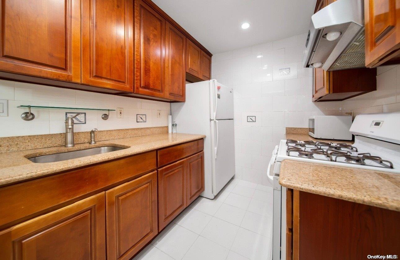 99-06 58th Avenue 6-e Property Photo 3