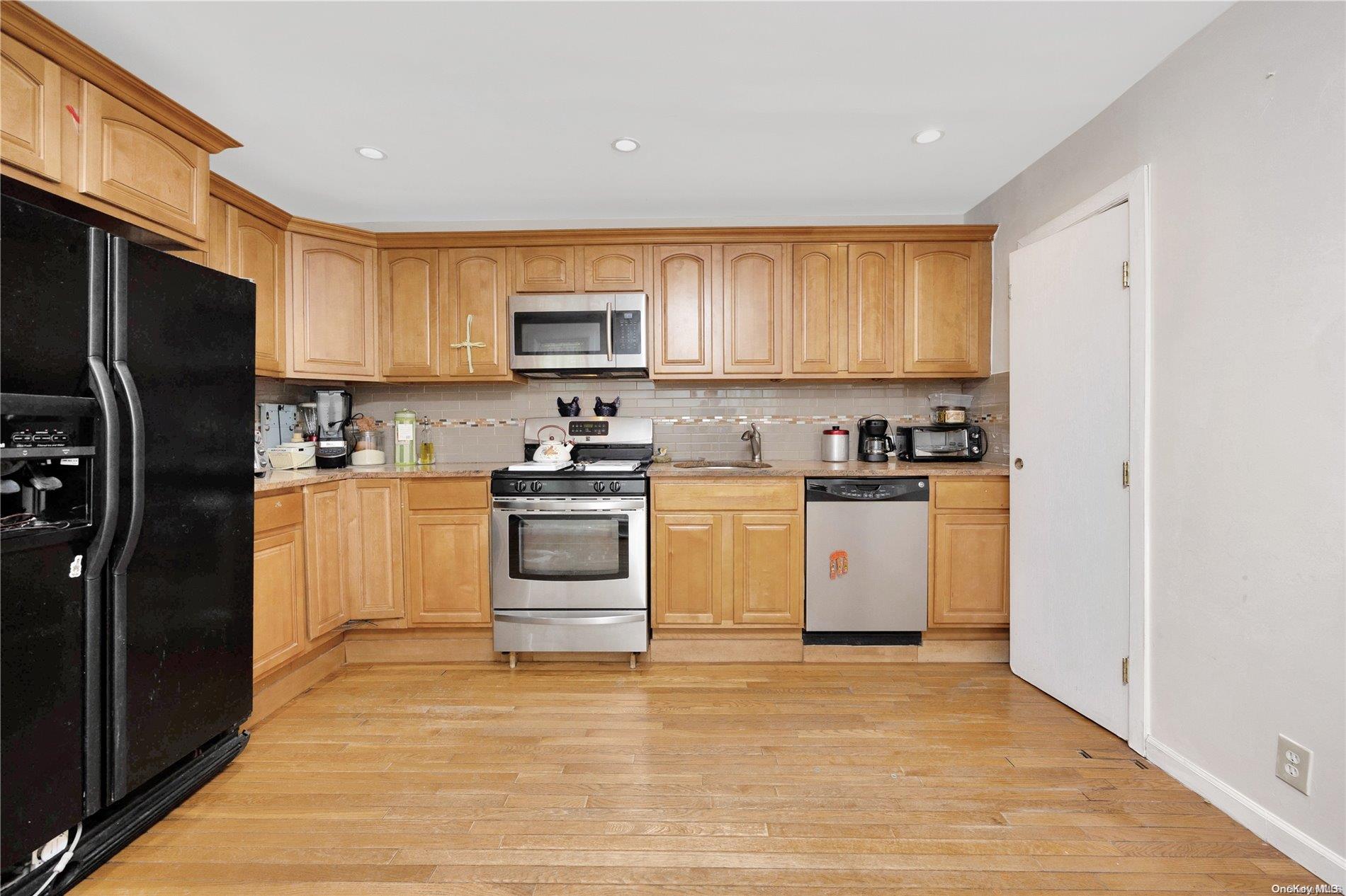 115-17 Linden Boulevard Property Photo 7