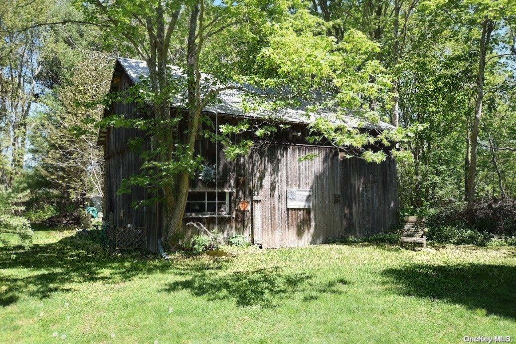 41 Old South Country Road Property Photo 3
