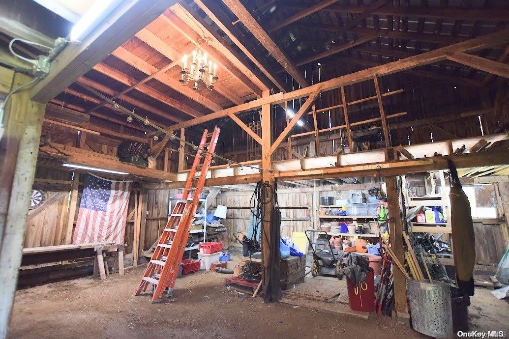 41 Old South Country Road Property Photo 21