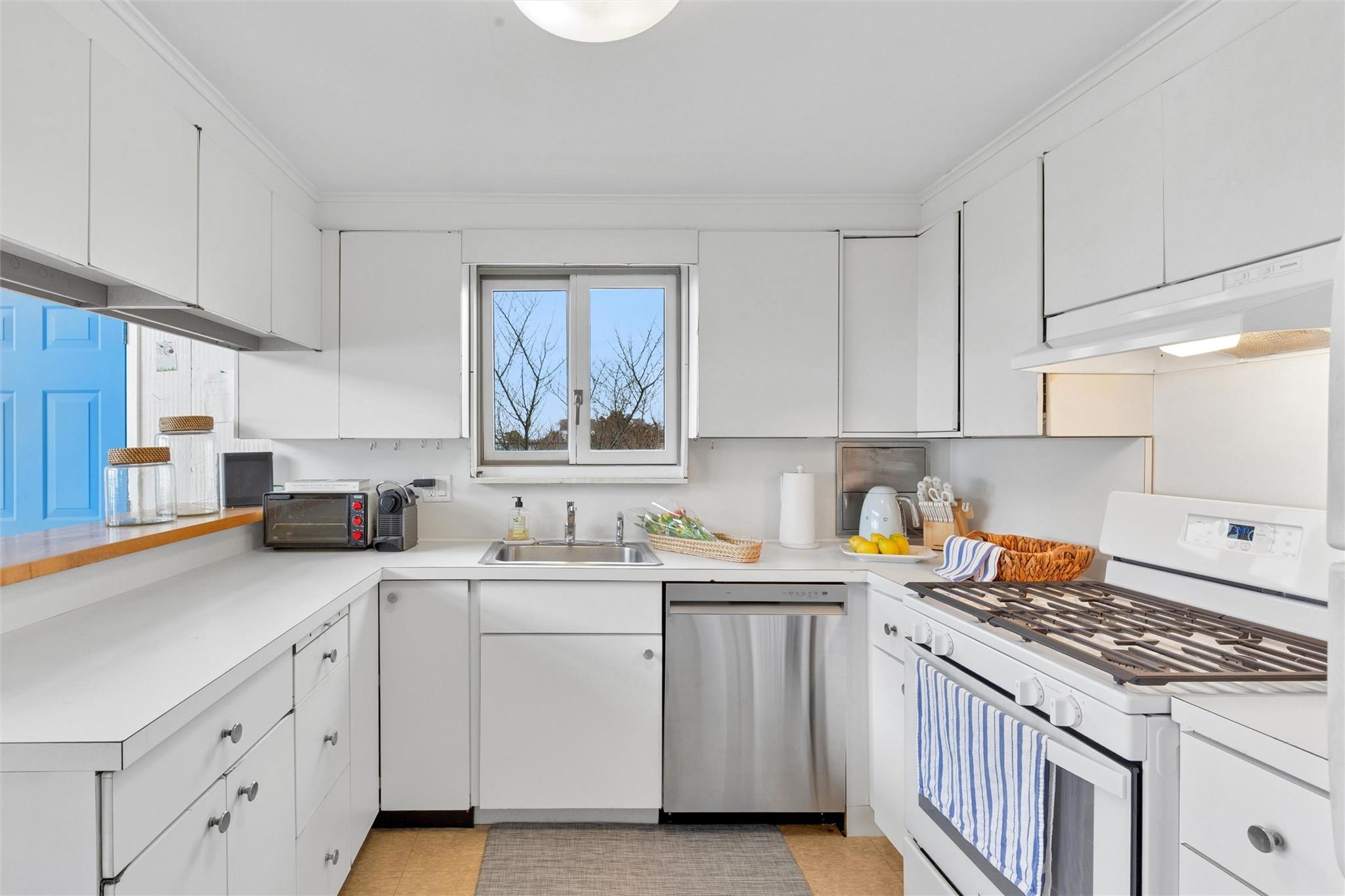 298 Dune Road Property Photo 19