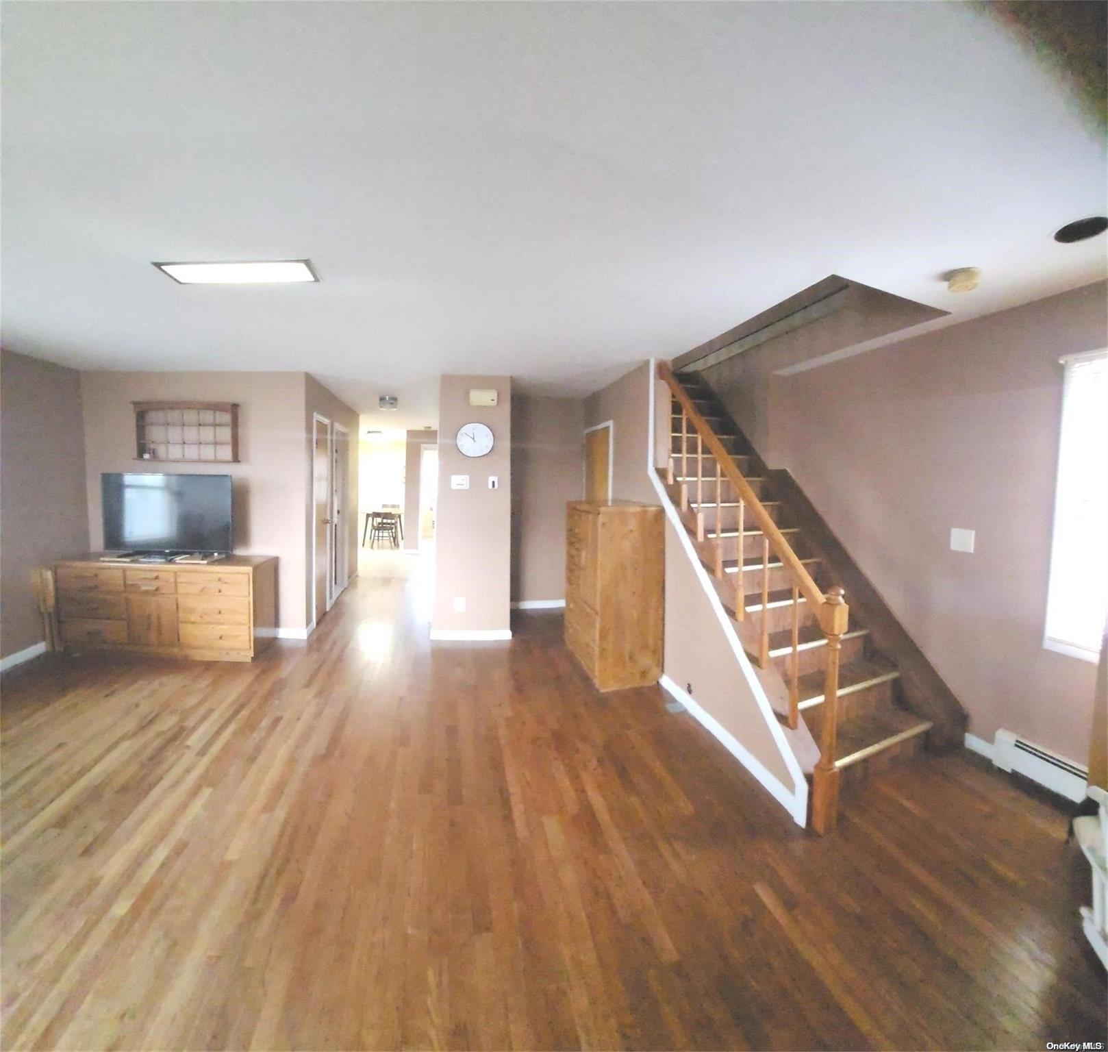 102-07 Russell Street Property Photo 8