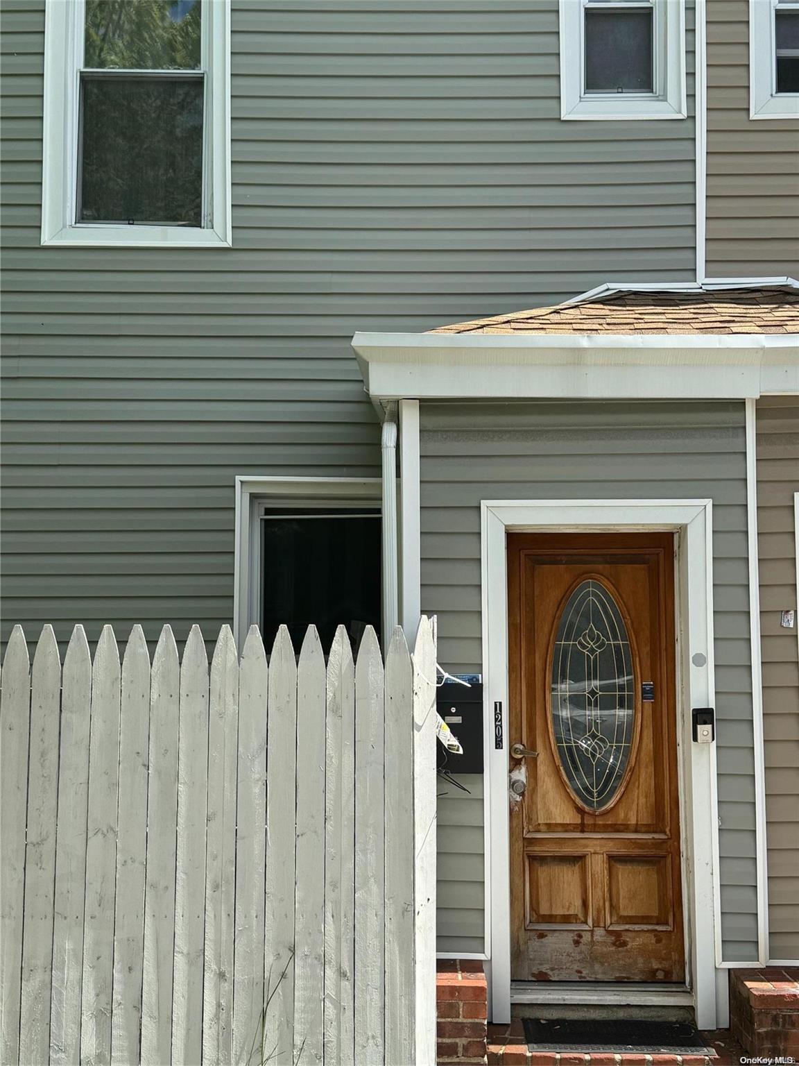 1205 E 95th Street Property Photo