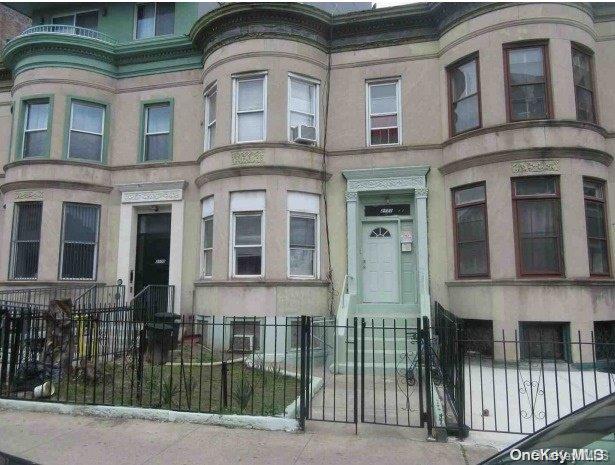 2111 Regent Place Property Photo