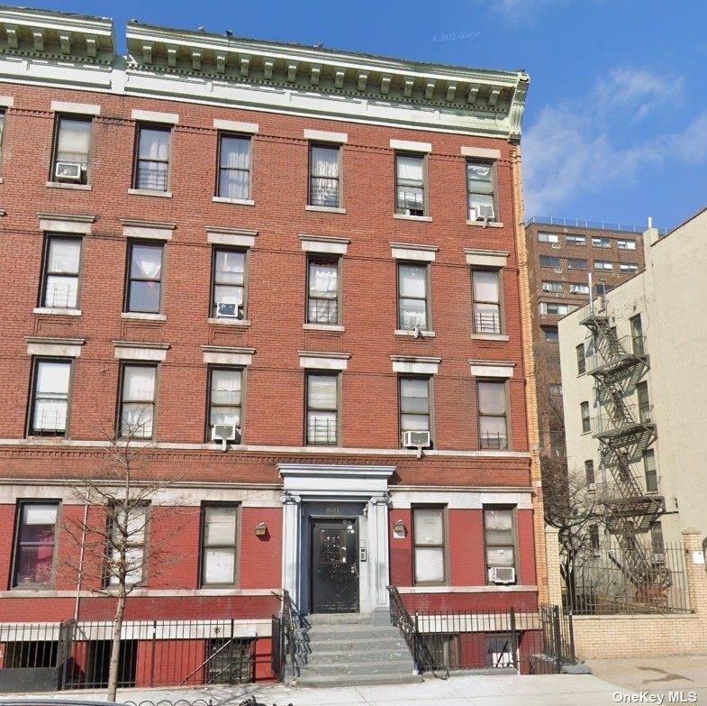 2089 Webster Avenue Property Photo 1