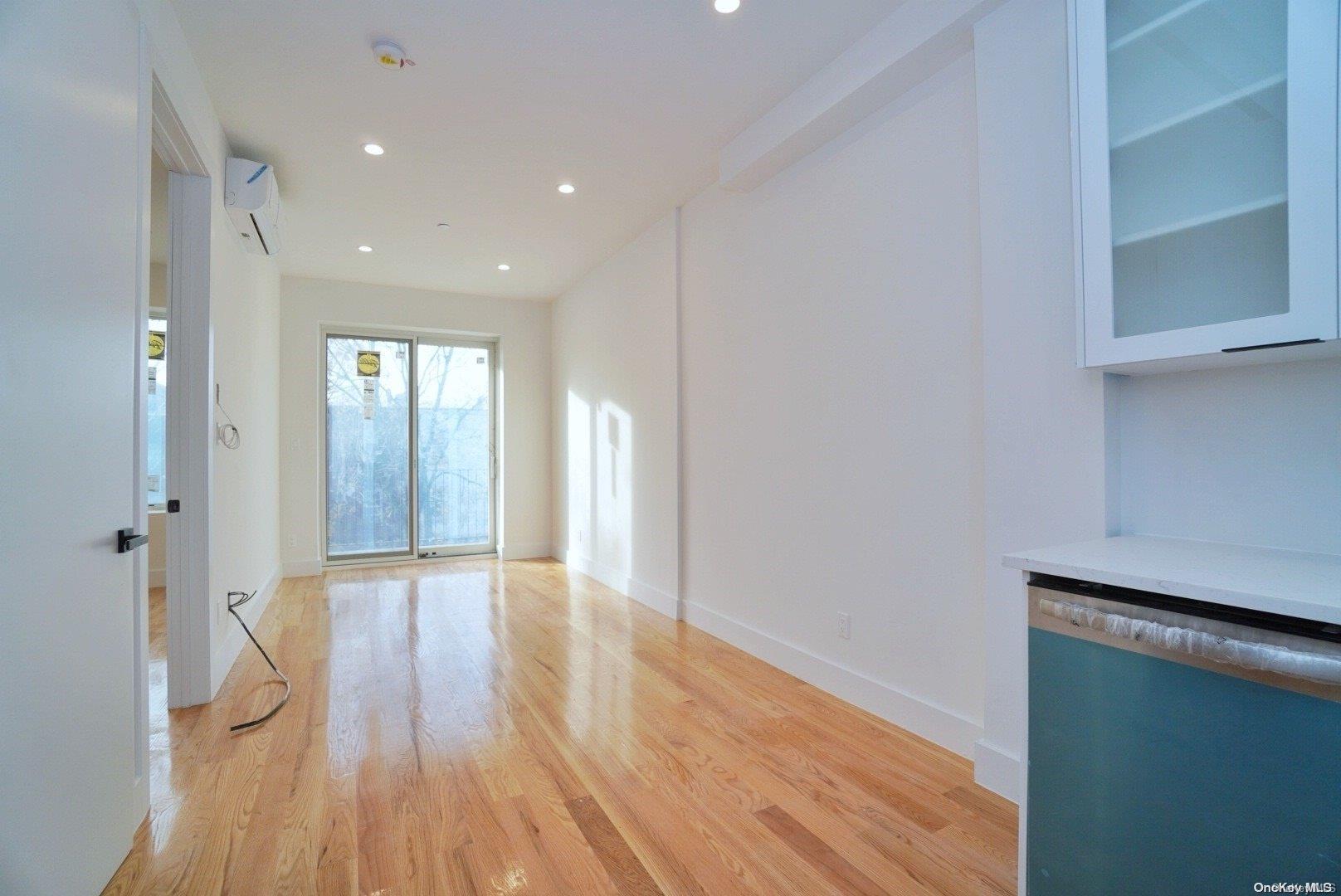 332 E 28th Street Property Photo 5
