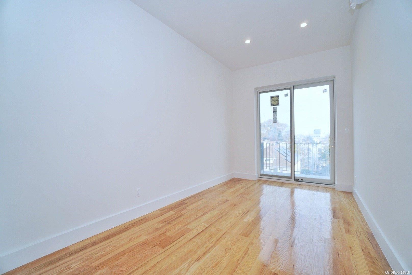 332 E 28th Street Property Photo 6