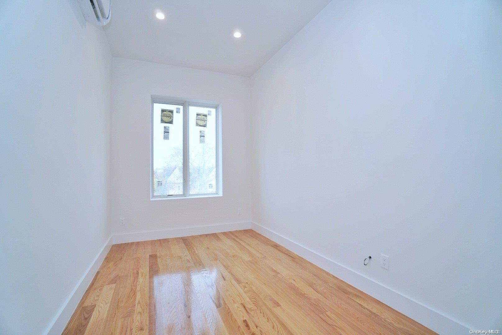 332 E 28th Street Property Photo 7