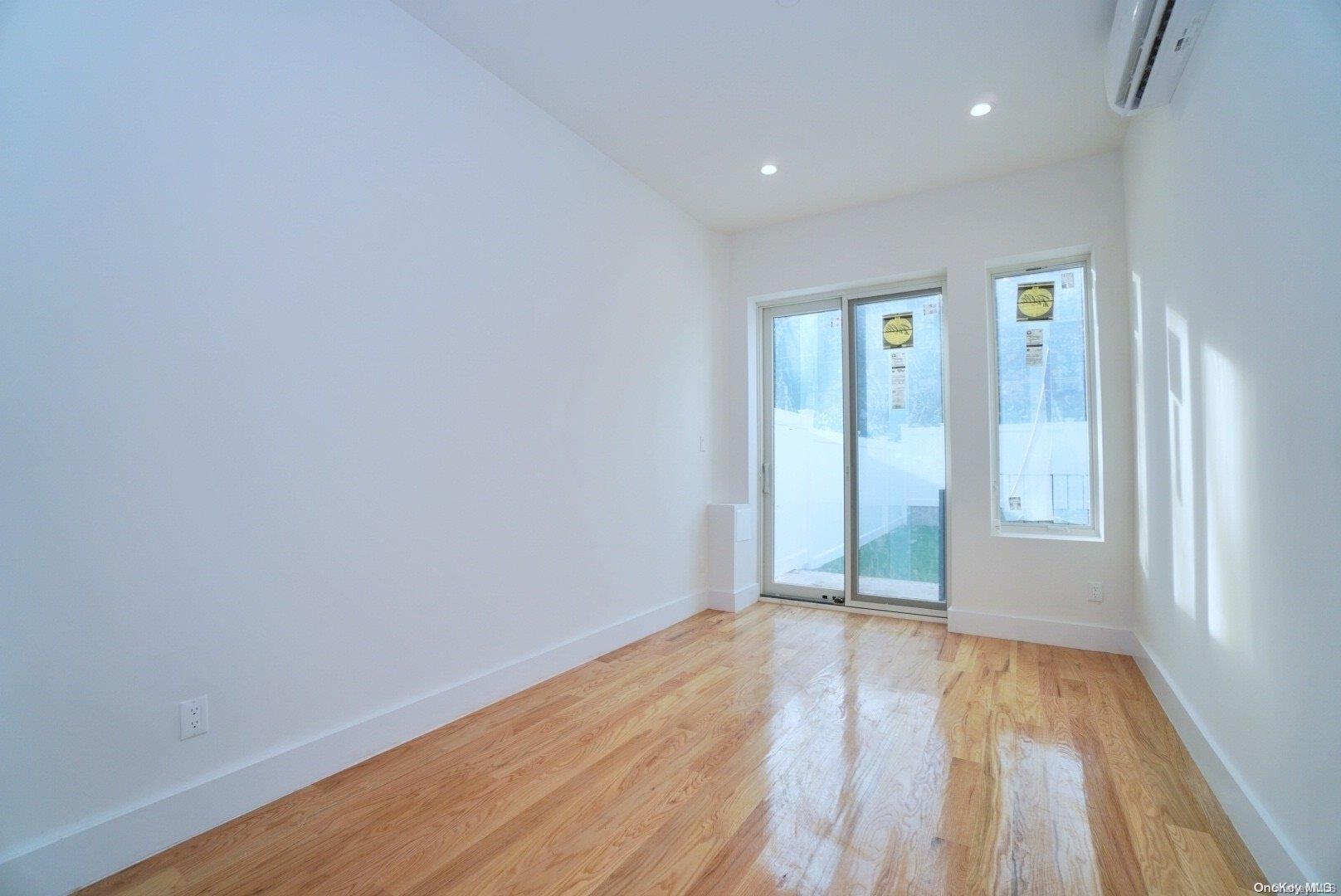 332 E 28th Street Property Photo 17