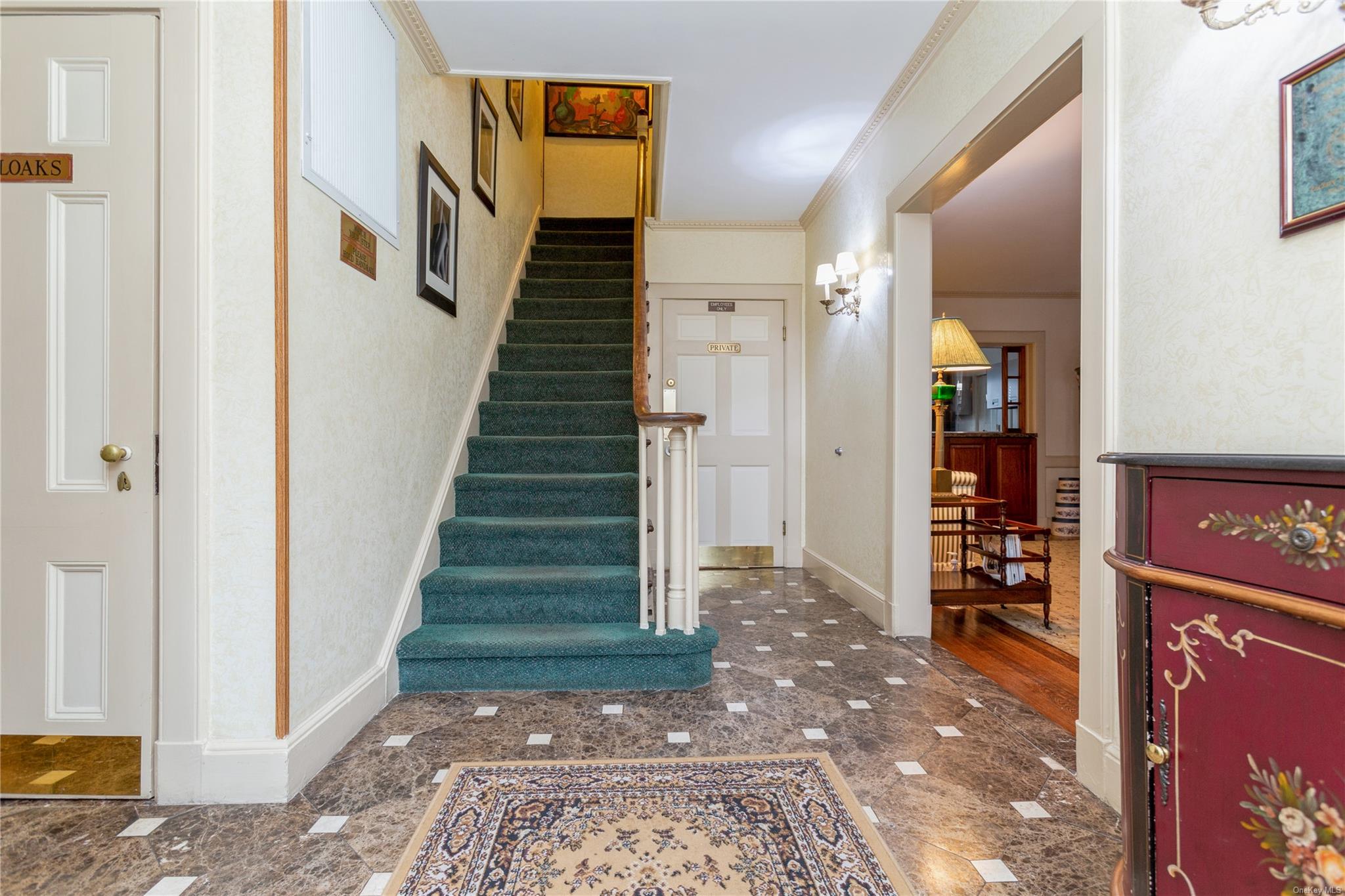 1245 Colonial Road Property Photo 4