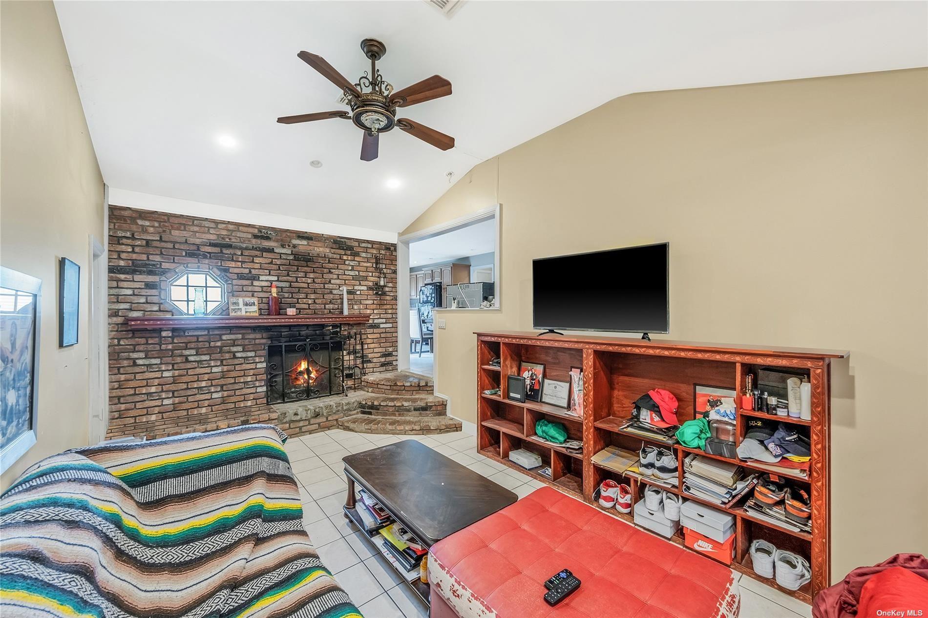 263 N Park Drive Property Photo 5