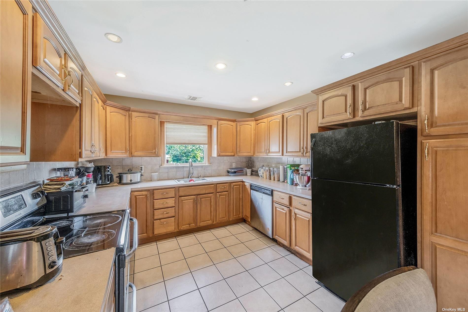 263 N Park Drive Property Photo 9