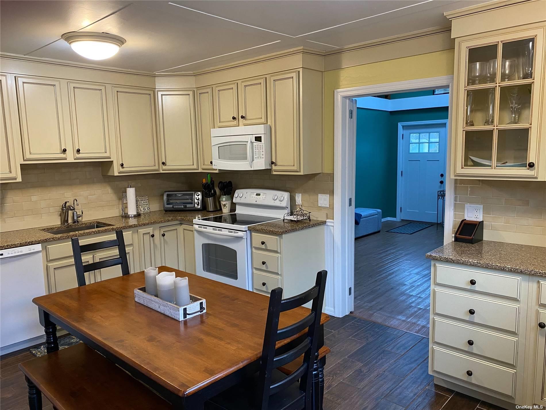 182 Cottage Walk Property Photo 3