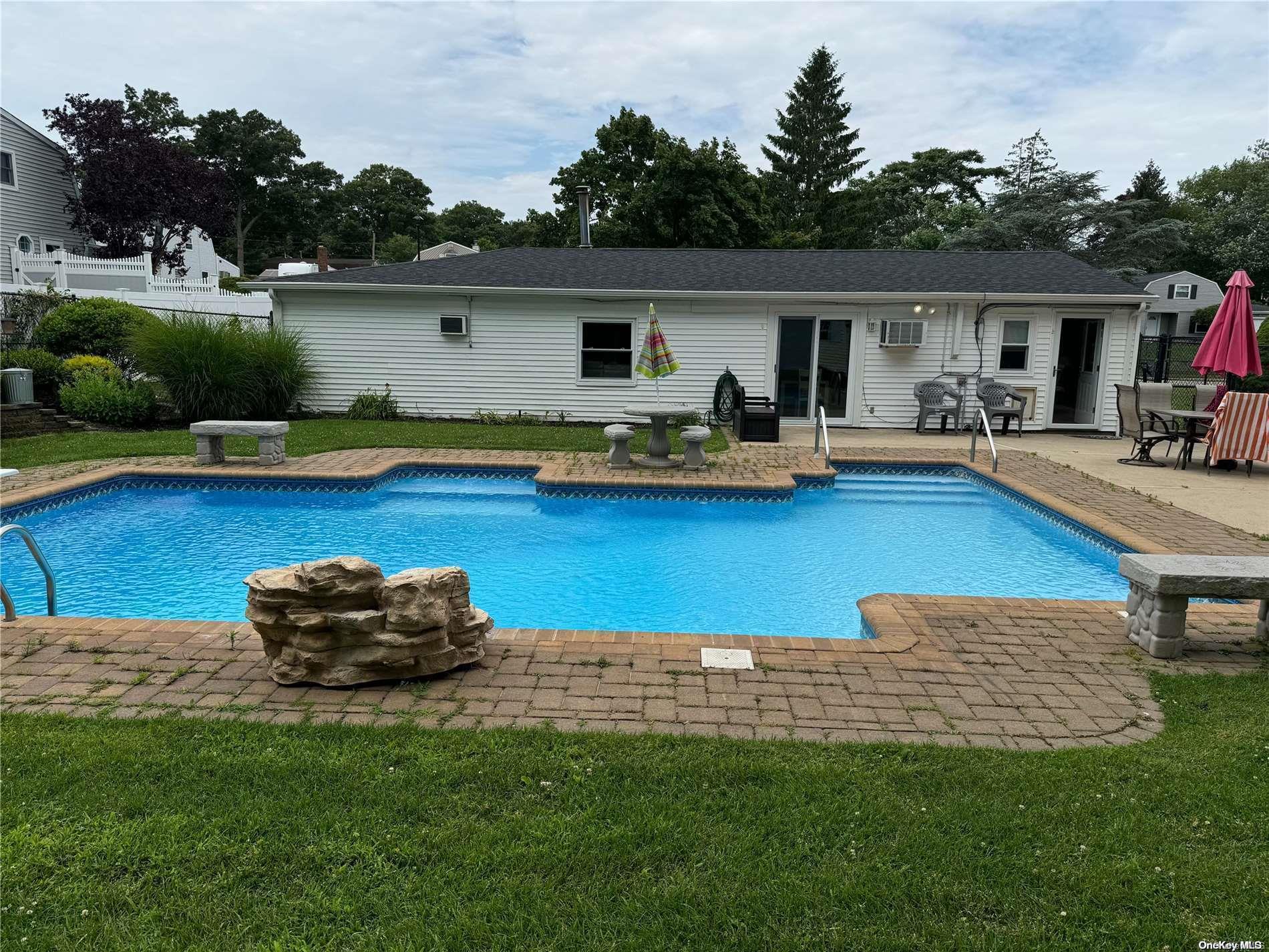 47 College Hills Drive Property Photo 1