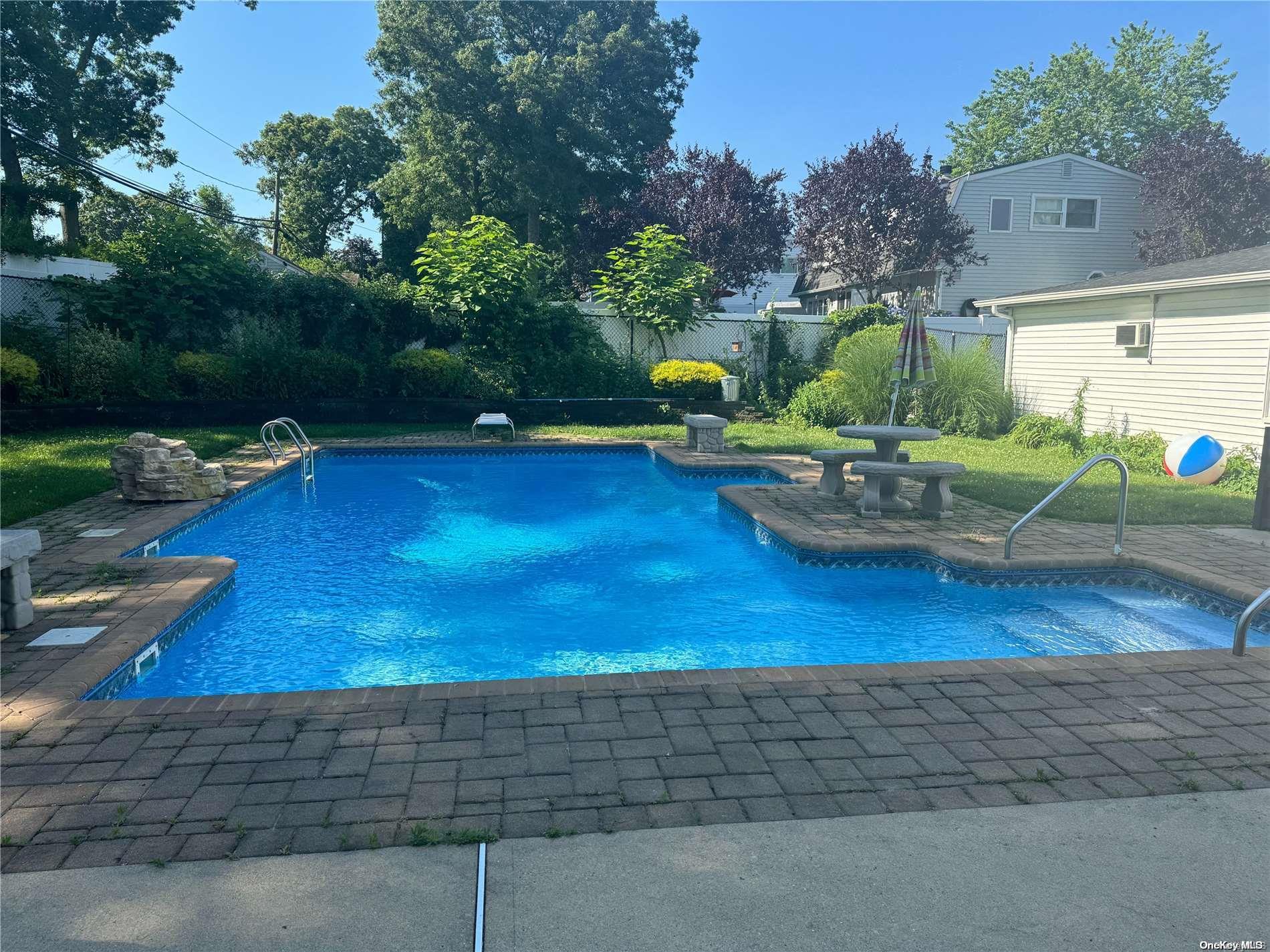 47 College Hills Drive Property Photo 3